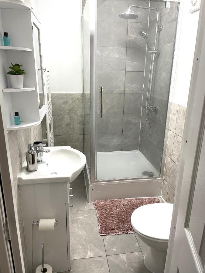 Supreme - 1 Bedroom Apart Sleeps 4 Short/Long Stay Джиллінгем Екстер'єр фото